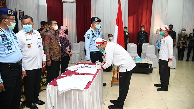 Cium Bendera Merah Putih, 34 Napi Terorisme Ikrar Setia kepada NKRI - Bagian 5