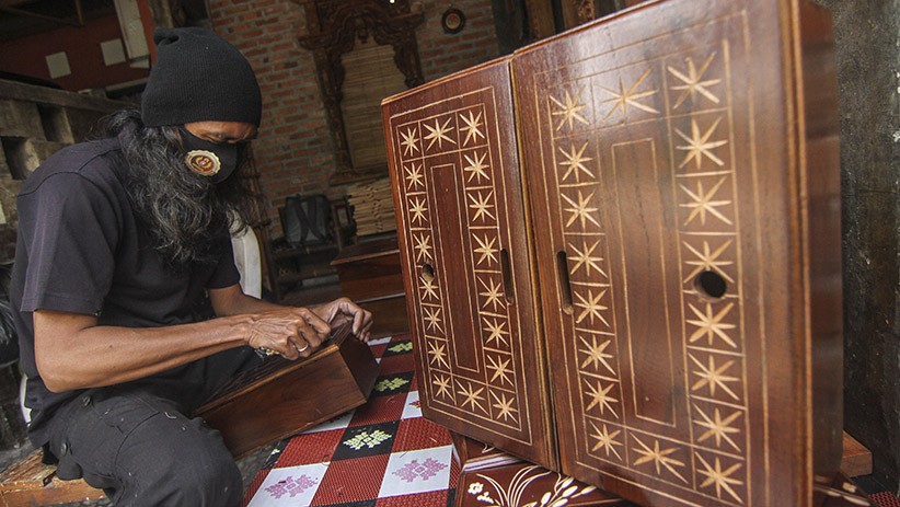 Kerajinan Kotak Amal Ukir Banyak Peminat saat Ramadan - Bagian 2
