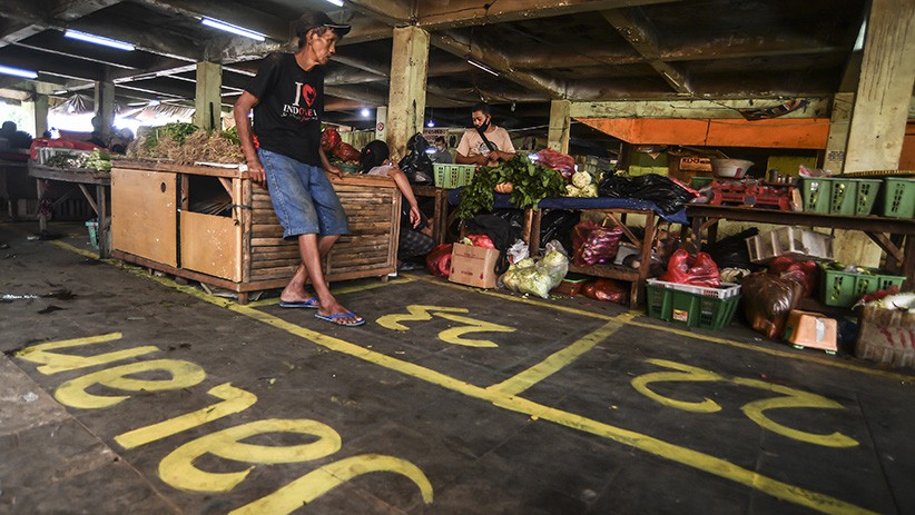 Korban Kebakaran, Ratusan Pedagang Pasar Minggu Direlokasi ke Lapak Sementara - Bagian 3