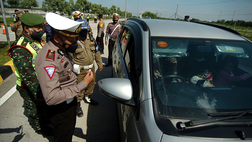 Antisipasi Pemudik Awal, Polisi Periksa Kendaraan di Rest Area Tol Pejagan-Pemalang - Bagian 2