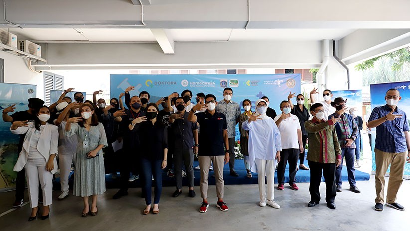 Sandiaga Uno dan Angela Tanoesoedibjo Tinjau Vaksinasi Pelaku Pariwisata - Bagian 3