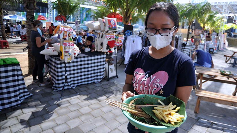 Minggu Tanpa Plastik, Pelaku Kuliner Bali Suguhkan Makanan di Atas Daun Pisang - Bagian 2