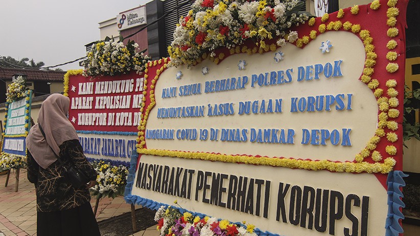Dukung Usut Dugaan Korupsi Damkar Depok, Karangan Bunga Hiasi Kantor Polisi - Bagian 1