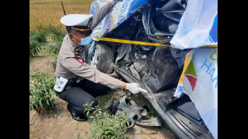 Abaikan Rambu, Gadis Pengemudi Mobil Tewas Ditabrak KA Jenggolo di Sidoarjo