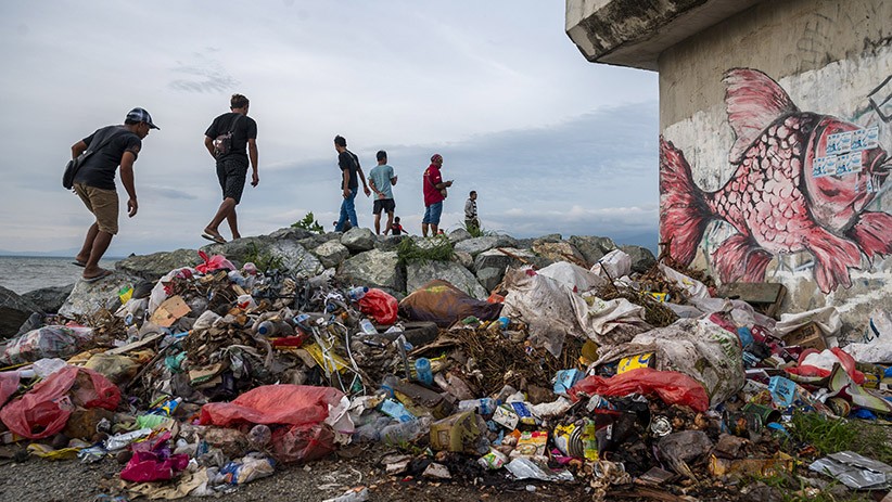 Kawasan Wisata Palu Tercemar, Sampah Menumpuk di Pantai Talise  - Bagian 1