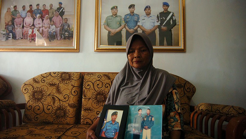 Ibunda Salah Satu Awak KRI Nanggala 402 Hilang Kontak Menunggu Kabar Putranya - Bagian 1