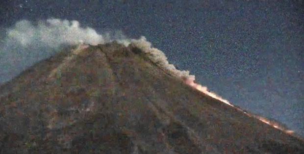 Selama 24 Jam Gunung Merapi Alami 111 Kali Gempa Guguran