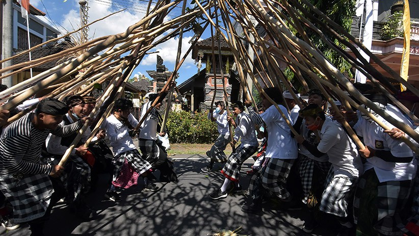 Tradisi Mekotek, Ritual Tolak Bala saat Hari Raya Kuningan - Bagian 2