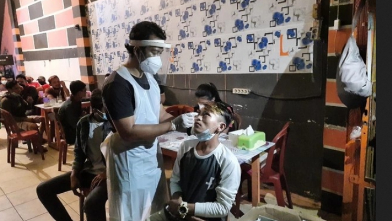 Asyik Nongkrong di Warkop, 6 Warga Sintang Ternyata Positif Covid