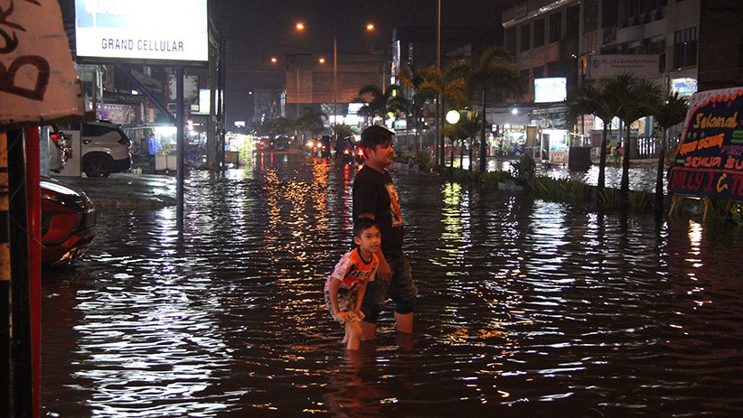 Kota Dumai Dikepung Banjir Rob - Bagian 1