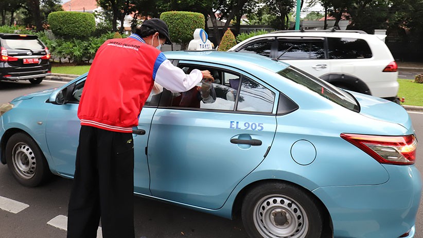Foto Rescue Perindo Bagikan 400 Bungkus Takjil untuk Pengendara Bermotor - Bagian 5