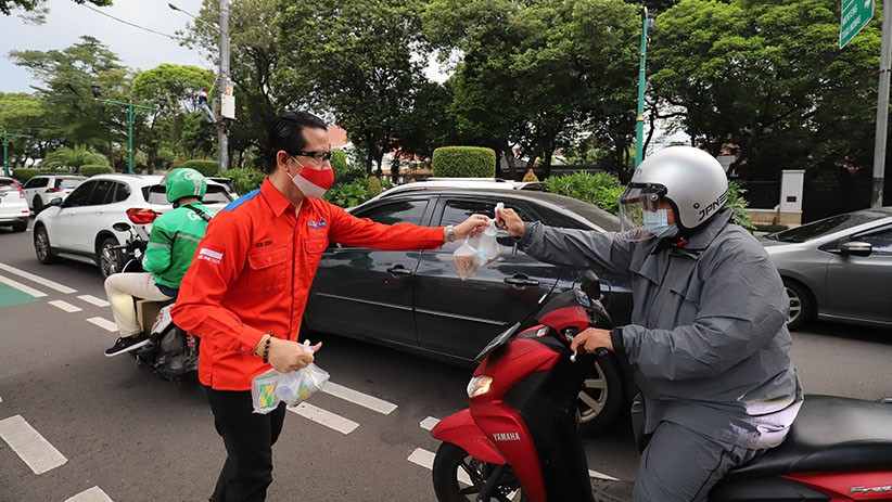 Foto Rescue Perindo Bagikan 400 Bungkus Takjil untuk Pengendara Bermotor - Bagian 6