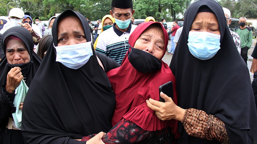 Pemakaman Wakil Wali Kota Dumai Amris Meninggal Terinfeksi Covid-19 - Bagian 2
