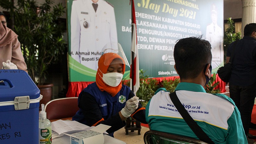 500 Buruh Sidoarjo Disuntik Vaksin Covid-19 AstraZeneca - Bagian 1