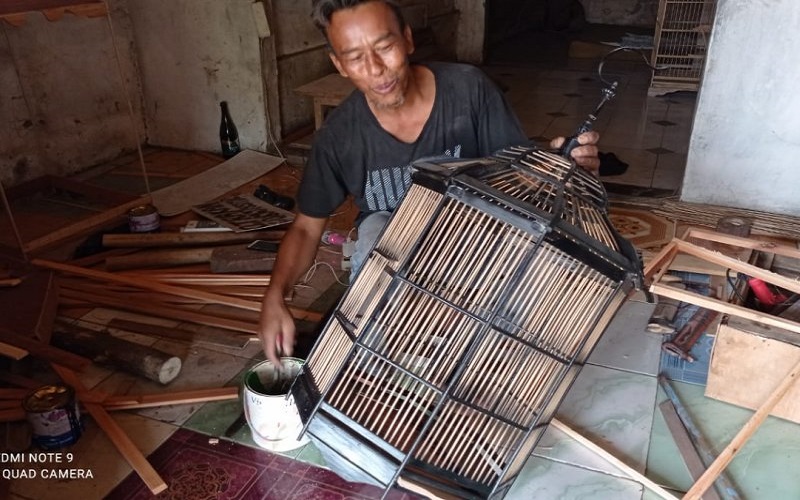 Perajin Sangkar Burung di Lebak Kebanjiran Pesanan