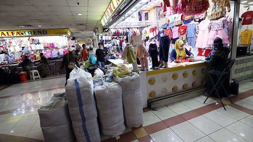 Sempat Membeludak, Begini Penampakan Pasar Tanah Abang Senin Siang - Bagian 2