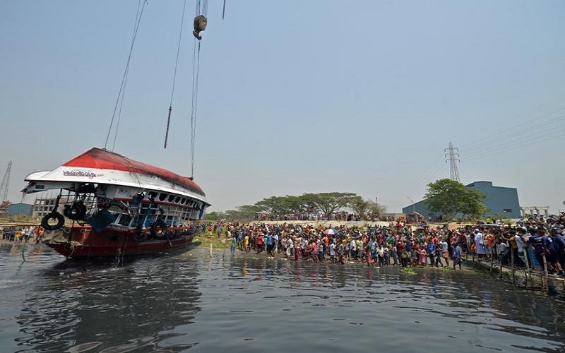 Dua Kapal Tabrakan di Sungai, 26 Tewas, Beberapa Hilang