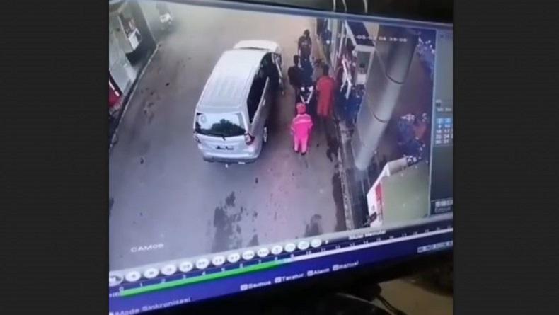 Terekam CCTV, Sopir Ngaku Polisi Aniaya dan Ancam Tembak Pengendara Motor di SPBU