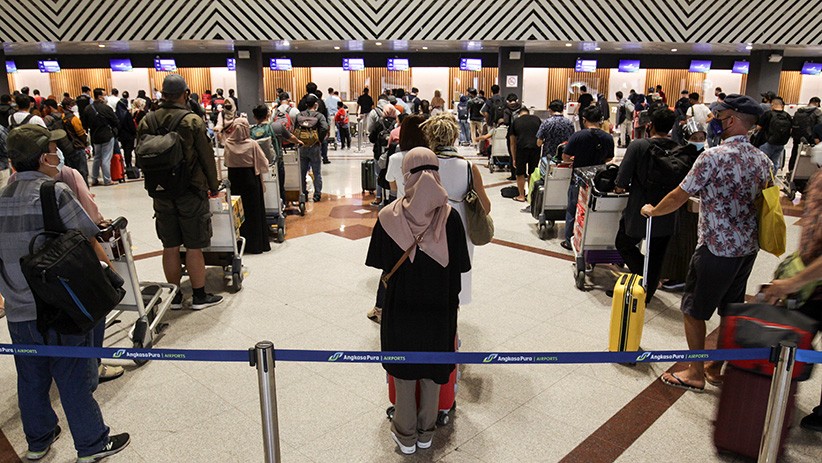 Dipadati 23.000 Pemudik, Begini Penampakan Bandara Juanda - Bagian 1