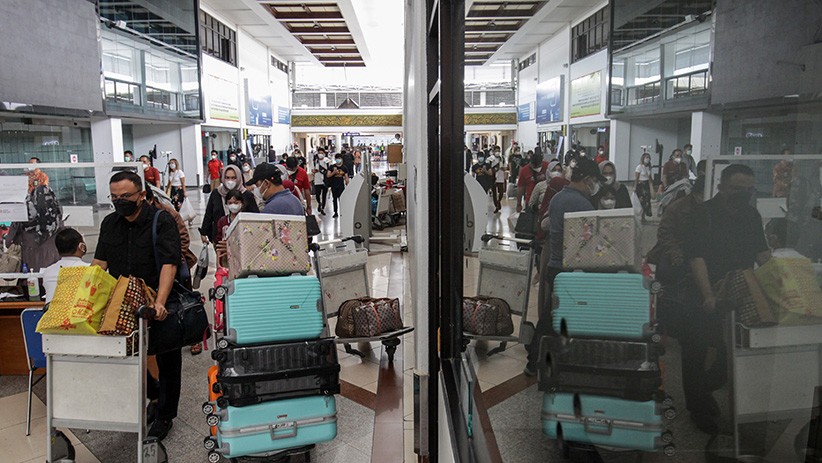 Dipadati 23.000 Pemudik, Begini Penampakan Bandara Juanda - Bagian 3