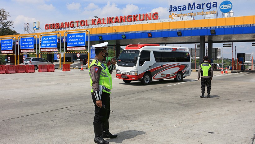 Begini Persiapan Penyekatan Pemudik di Gerbang Tol Kalikangkung Semarang - Bagian 1