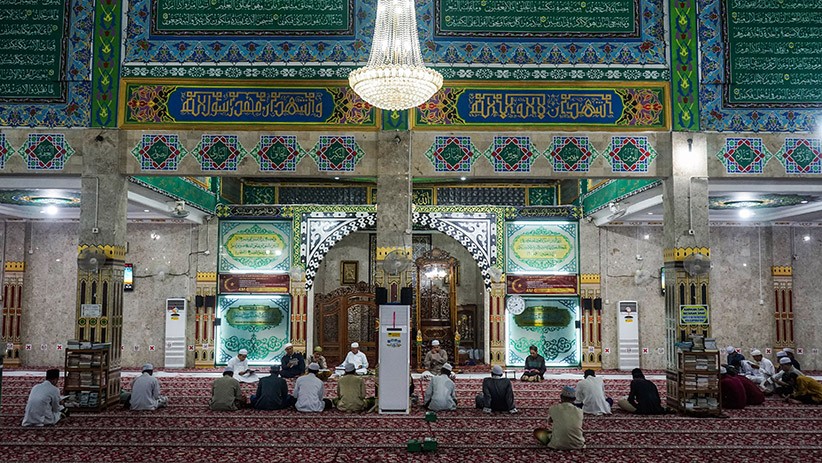Potret Umat Muslim Baca Alquran dan Doa Lailatul Qadar pada Bulan Ramadan - Bagian 1