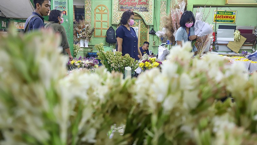 Pasar Kembang Rawa Belong Mulai Ramai Pembeli - Bagian 3