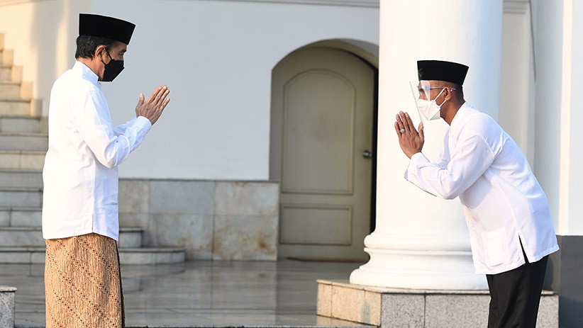 Presiden Jokowi dan Ibu Negara Sholat Idul Fitri di Halaman Istana Bogor - Bagian 5