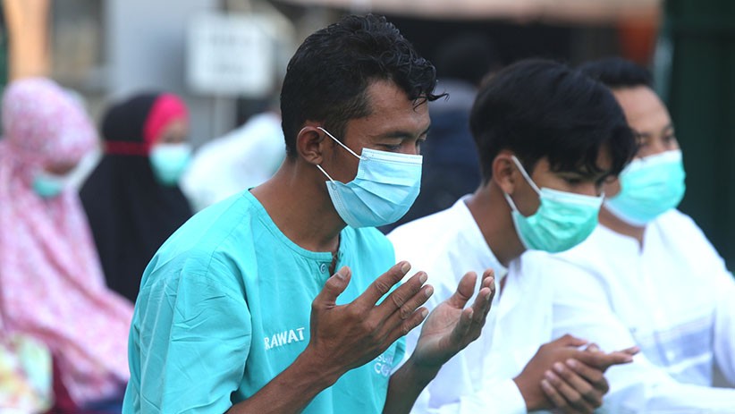 Puluhan Pasien Covid dan Tenaga Kesehatan Sholat Id Berjemaah di RSL Indrapura - Bagian 5