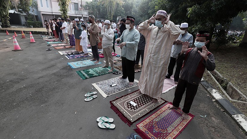Suasana Sholat Id di Bekasi dengan Protokol Kesehatan Ketat - Bagian 2