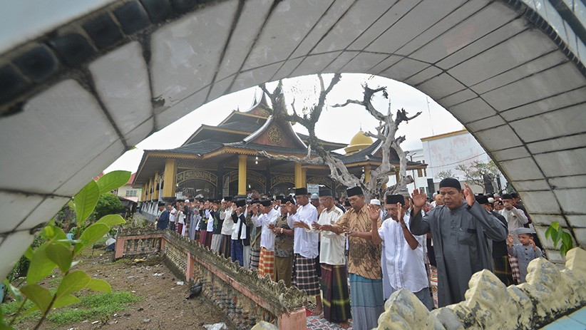Jemaah Syattarriyah Sumatera Barat Sholat Id Hari Ini - Bagian 1