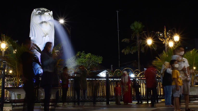 Jalan-Jalan ke Kota Madiun Melihat Replika Patung Merlion - Bagian 2
