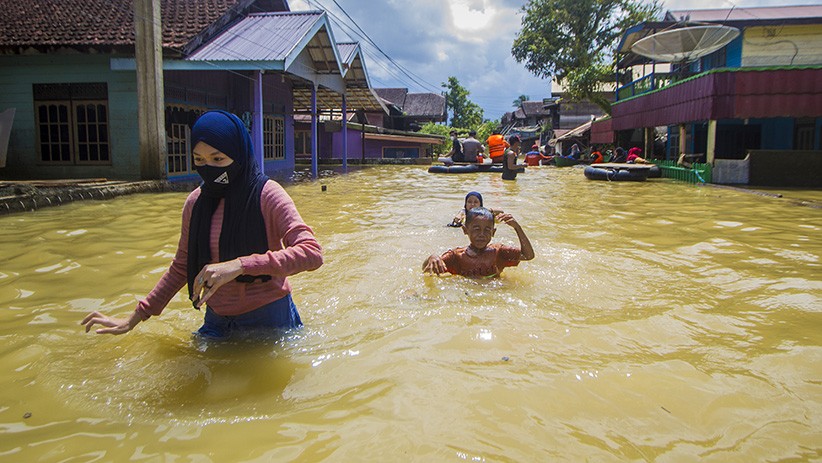 Permukiman Tanah Bumbu Banjir hingga 2 Meter, Warga Bertahan di Atap Rumah - Bagian 3