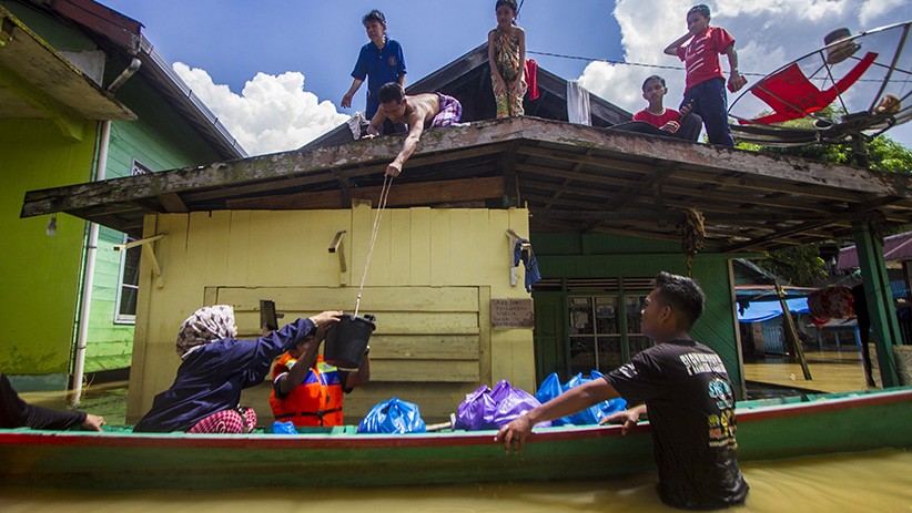 Permukiman Tanah Bumbu Banjir hingga 2 Meter, Warga Bertahan di Atap Rumah - Bagian 1