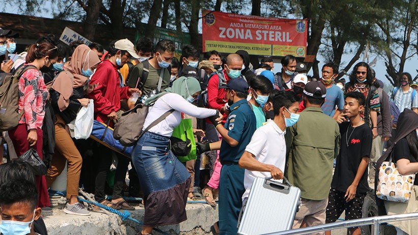 Liburan ke Kepulauan Seribu, Wisatawan Berkerumun di Pelabuhan Kaliadem - Bagian 1