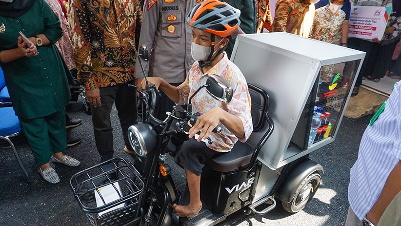 Penyandang Disabilitas Ini Dapat Bantuan Motor Listrik dan Modal Usaha  - Bagian 1