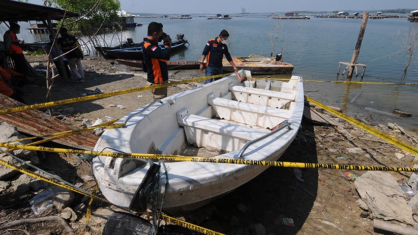 Penampakan Perahu yang Tenggelam saat Bawa Wisatawan di Waduk Kedung Ombo - Bagian 1