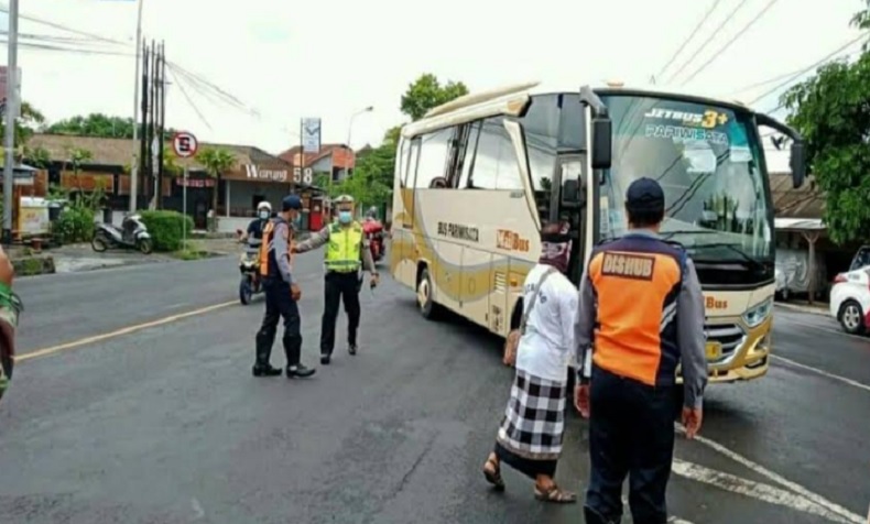 414 Kendaraan Terjaring Penyekatan Arus Balik di Denpasar, 3 Diputar Balik