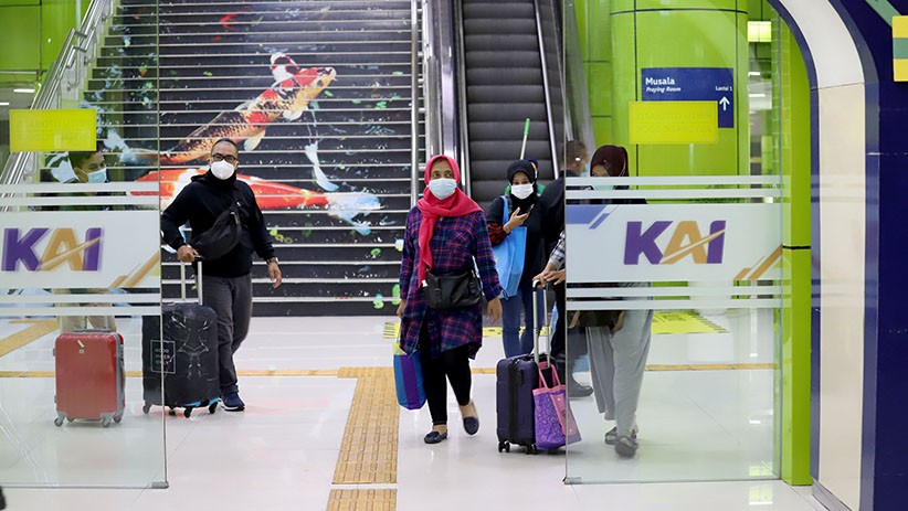 Suasana Arus Balik Lebaran di Stasiun Gambir - Bagian 3