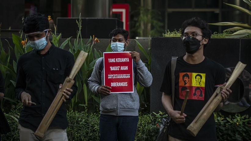 Aksi Teatrikal Kentongan Dukung 75 Pegawai KPK - Bagian 1