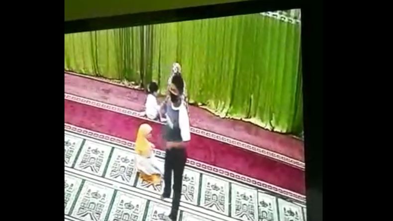Pria di Pangkalpinang Terekam CCTV Lecehkan Bocah saat Salat di Masjid