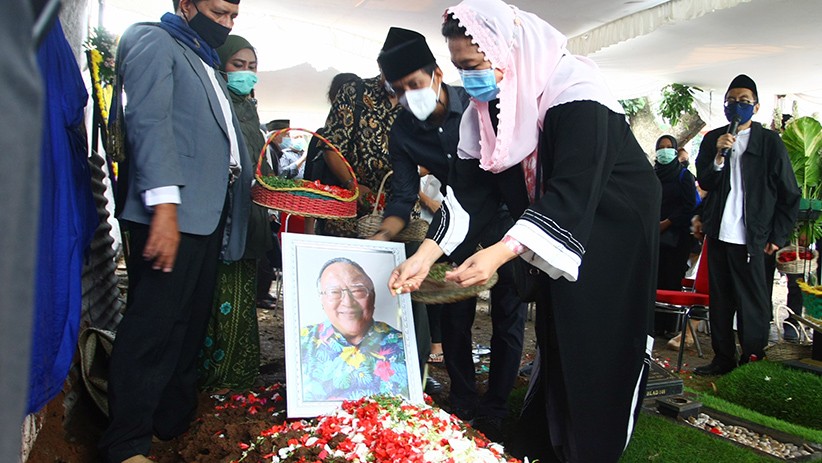 Suasana Pemakaman Wimar Witoelar di TPU Tanah Kusir - Bagian 2