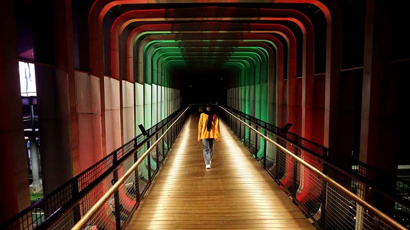 Jembatan Penyeberangan di Jakarta Dihiasi Lampu Berwarna Bendera Palestina - Bagian 1