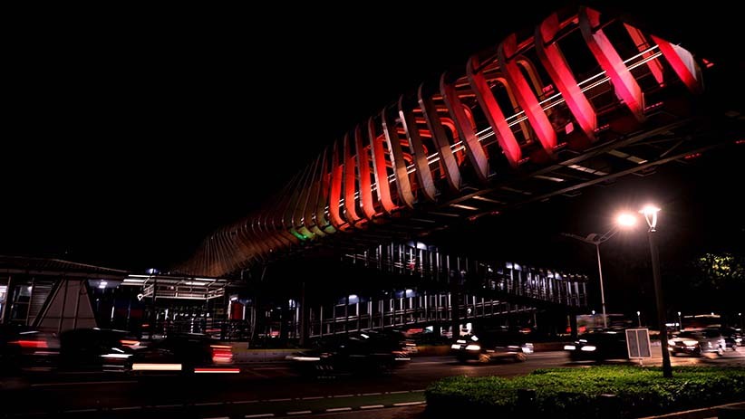 Jembatan Penyeberangan di Jakarta Dihiasi Lampu Berwarna Bendera Palestina - Bagian 4