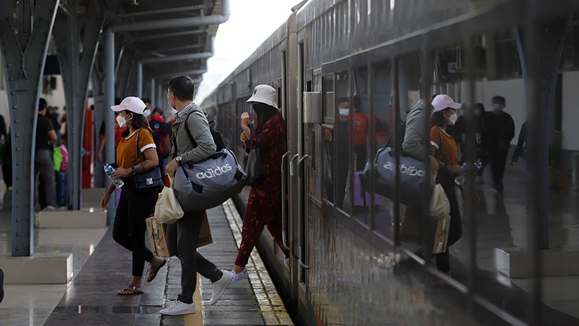 Arus Balik Lebaran, Stasiun Pasar Senen Dipadati Pemudik - Bagian 1