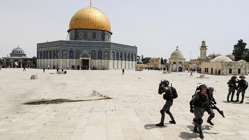 Tentara Israel Tembaki Warga Palestina dengan Granat Kejut di Masjid Al-Aqsa - Bagian 2
