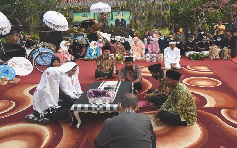 Heboh, Dedi Mulyadi Nikahkan Dua ART yang Bekerja di Rumahnya