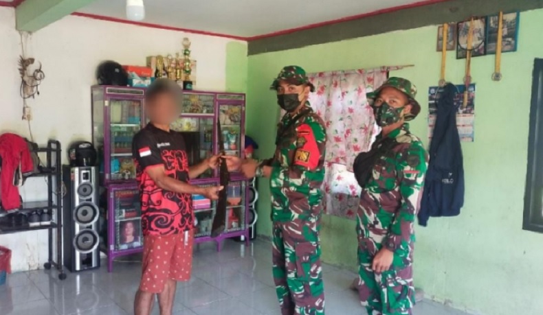 Tak Lagi Berburu, Warga di Perbatasan RI-Malaysia Serahkan Senjata Api ke TNI