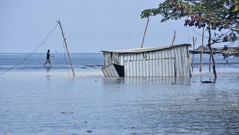Taman Wisata Loang Baloq NTB Terendam Banjir Rob - Bagian 3