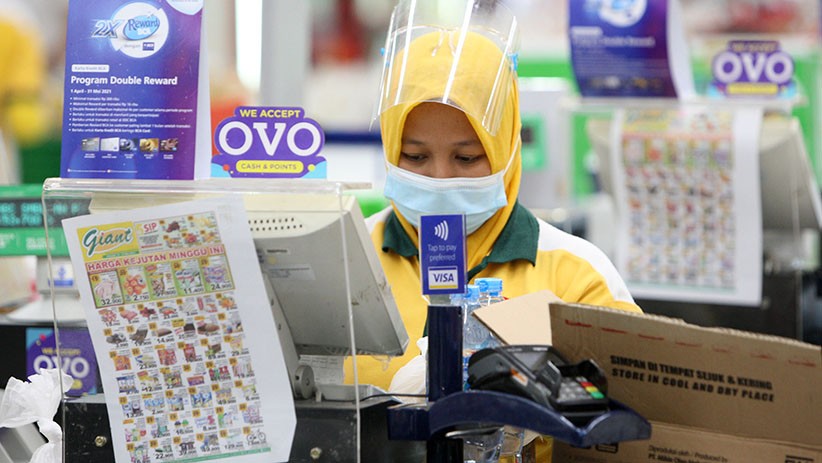 Seluruh Giant Tutup, Begini Ekspresi Para Karyawan Melayani Pelanggan - Bagian 5